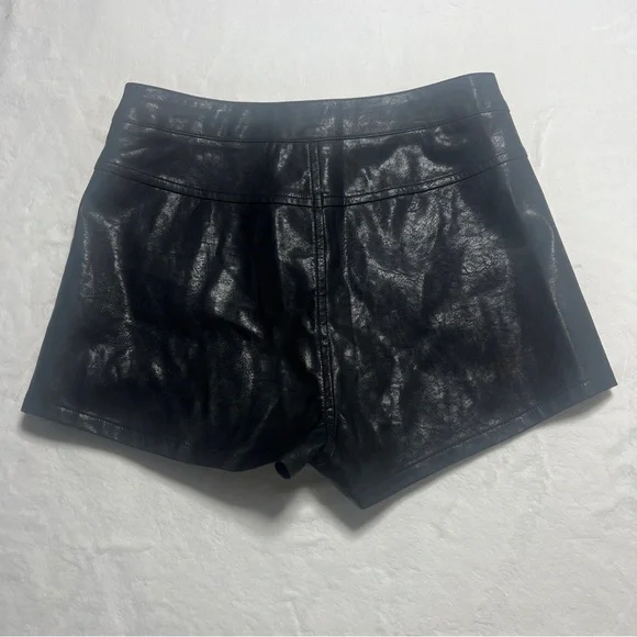 Superdown Black Shorts - Picture 2 of 4